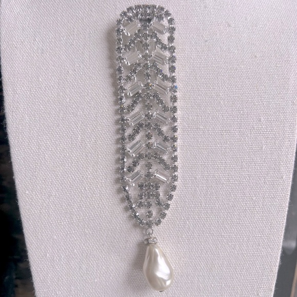 Vintage Signed Hattie Carnegie Brooch